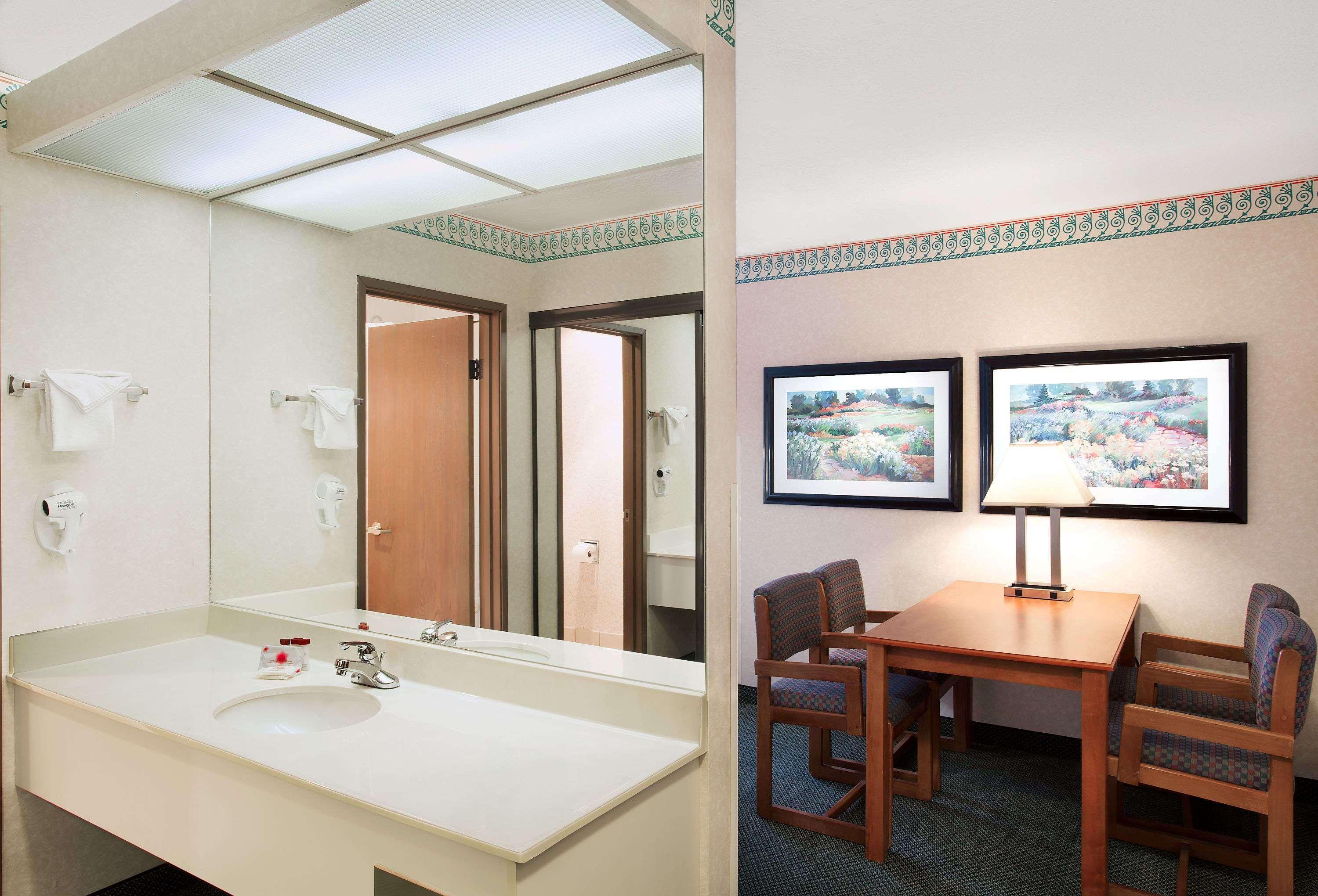 Surestay Plus Hotel By Best Western Price Eksteriør billede